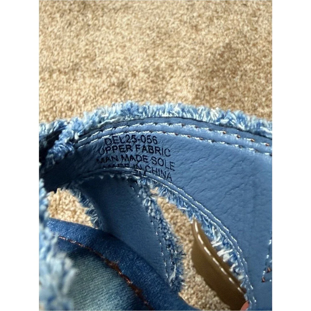 Delia's by Dolls Kill Star Worthy Cross Strap Slides 7 Denim Block Heel Sandals